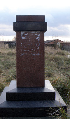 Cokol pomnika Lenina z polskim napisem