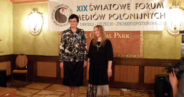 Tatiana Kolasińska (USA) i Larysa Wermińska (Ukraina) pod czas wręczenia nagród konkursu literackiego «Powroty do źródeł»
