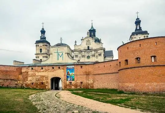 Narodowe Sanktuarium Matki Bożej Szkaplerznej w Berdyczowie Narodowe Sanktuarium Matki Bożej Szkaplerznej w Berdyczowie