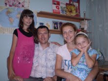 Pan Paweł, jego żona Ludmiła Sachniewicz i córki: Renata i Anastazja